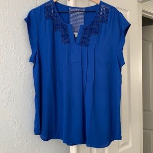 danielrainn cap sleeved blue top. Size XL.